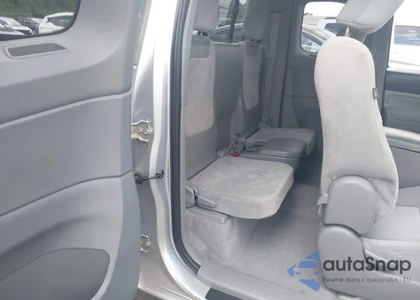 2011 Toyota Tacoma Prerunner V6 z USA, uszkodzony, nr VIN 5TFTU4GN0BX008328